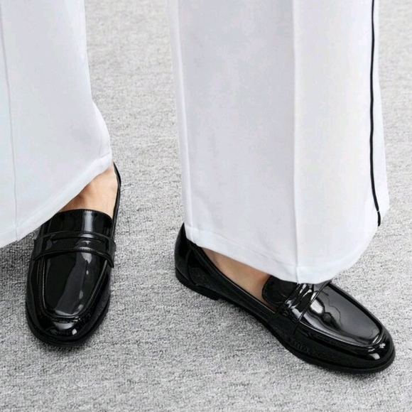 Sleek Black Women's Loafers - Picture 3 of 3